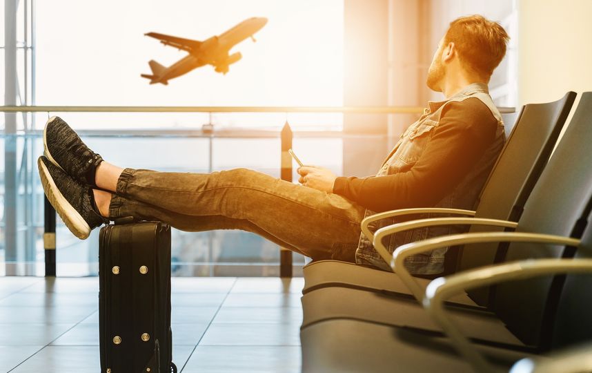 Во время полёта рекомендуется выпивать 200-250 мл воды каждый час. Фото Pixabay