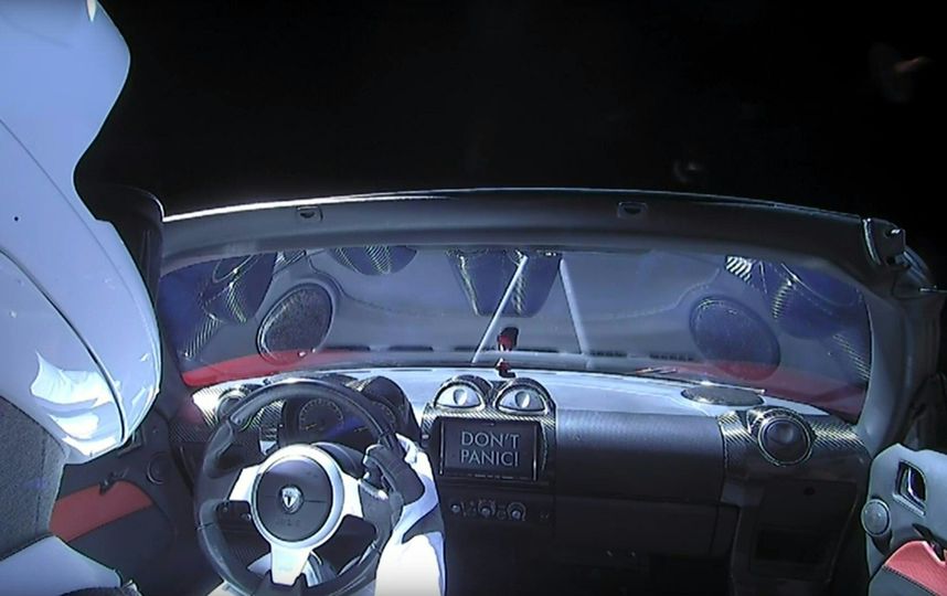 Вид из автомобиля Tesla Roadster на орбите. Фото AFP