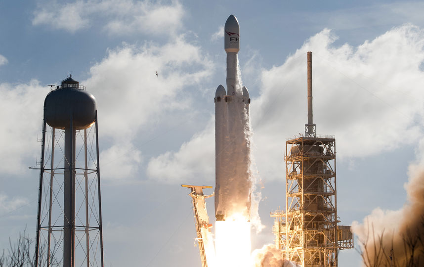 Запуск ракеты Falcon Heavy. Фото AFP