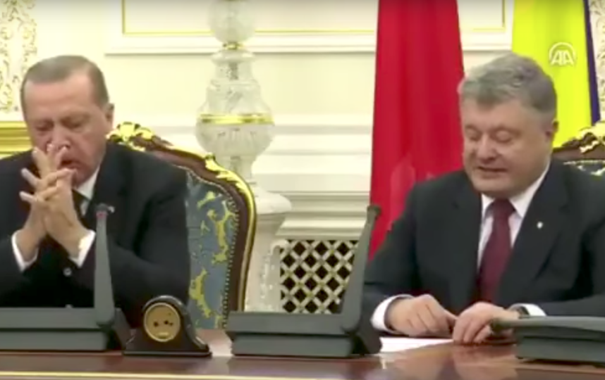 Эрдоган уснул на пресс-конференции с Порошенко: видео