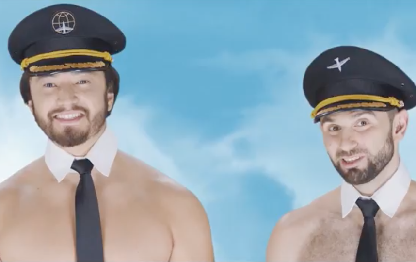 Голые пилоты самолётов снялись в горячем видео