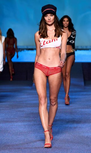 Шоу ETAM. Фото AFP