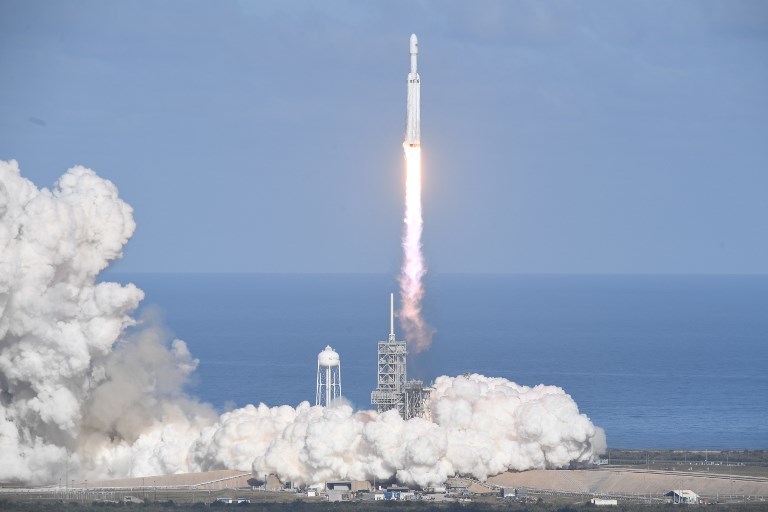 Старт ракета-носителя Falcon Heavy. Фото AFP