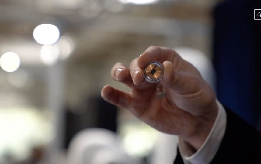 Презентацию транслировали на YouTube. Фото AFP