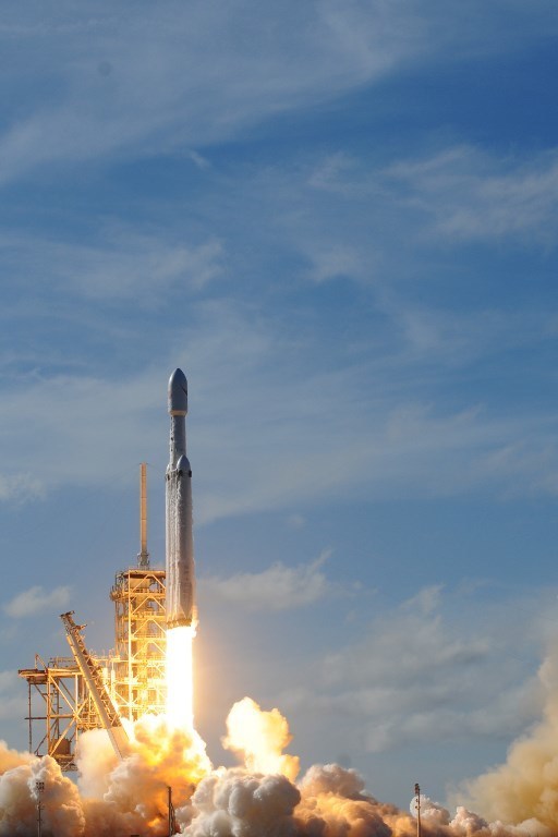 Старт ракета-носителя Falcon Heavy. Фото AFP