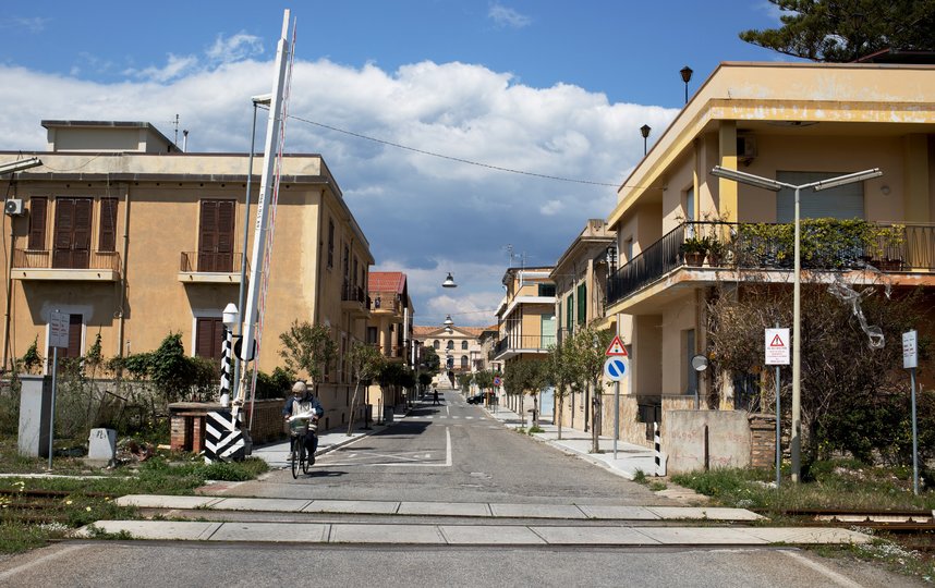 Власти Италии приняли решение о смягчении карантиных мер. Но убирать ограничения будут постепенно. Фото AFP