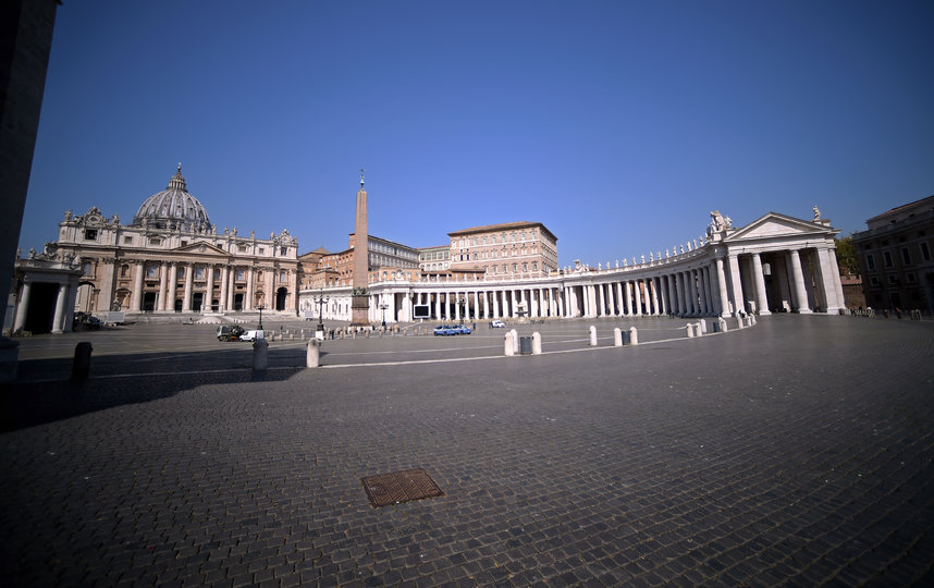 Власти Италии приняли решение о смягчении карантиных мер. Но убирать ограничения будут постепенно. Фото AFP