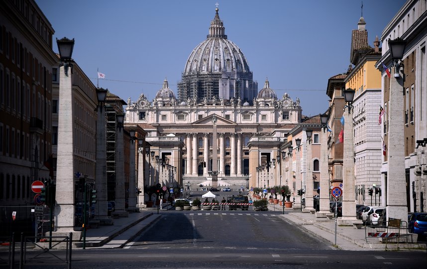 Власти Италии приняли решение о смягчении карантиных мер. Но убирать ограничения будут постепенно. Фото AFP