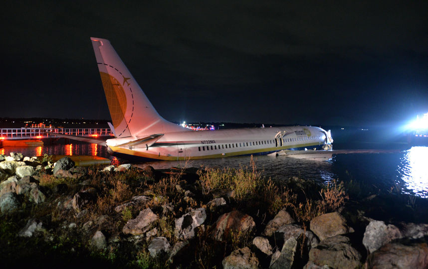 На борту воздушного судна находилось 143 человека. Фото AFP