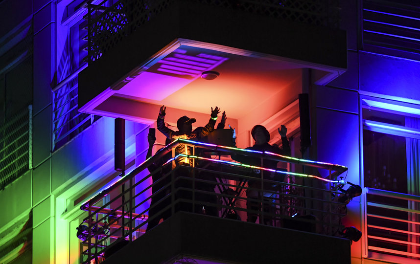 В Буэнос-Айресе устраивают вечеринки. Аргентина. Фото AFP