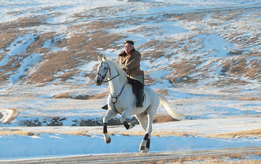 Ким Чен Ын на белом коне поднялся на священную гору