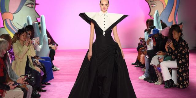 Показ Christian Siriano в Нью-Йорке.