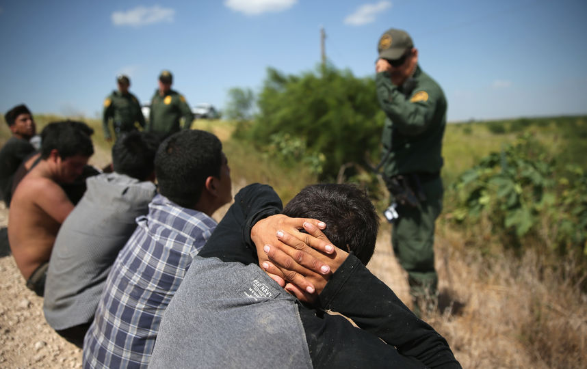 Количество попыток нелегально пересечь границу США и Мексики достигло рекордного минимума