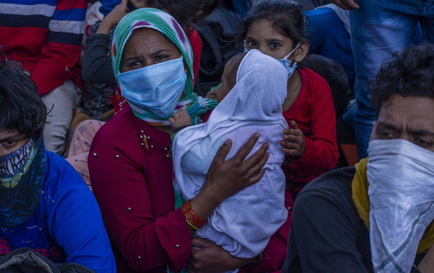 Во многих районах страны люди недовольны жестокими карантинными мерами. Фото Getty
