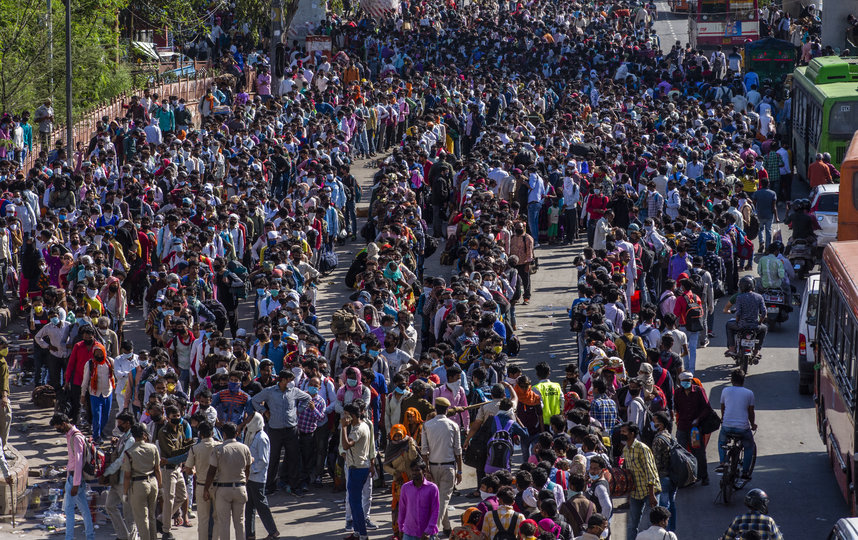 Социальное дистанцирование в Индии иногда физически невозможно. Фото Getty