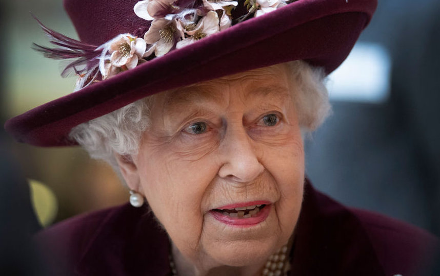 Королева Елизавета II может потерять 18 млн фунтов из-за коронавируса
