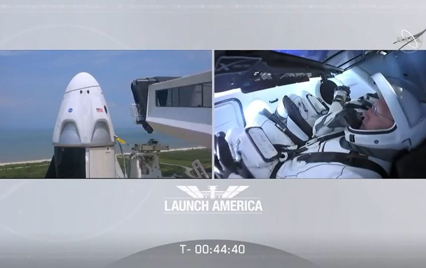 Корабль Crew Dragon доставит на станцию двух астронавтов – Дага Хёрли и Роберта Бенкена. Фото AFP