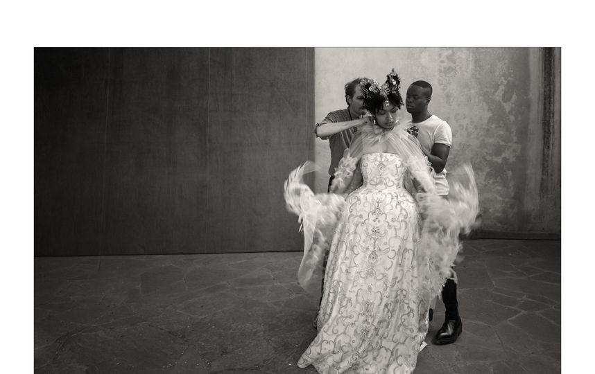 Яра Шахиди. Бэкстейдж фото. Фото Алессандро Скотти, фотографии со съемок Календаря Pirelli 2020 Паоло Роверси