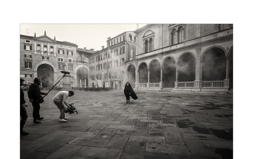 Стелла Роверси. Бэкстейдж фото. Фото Алессандро Скотти, фотографии со съемок Календаря Pirelli 2020 Паоло Роверси