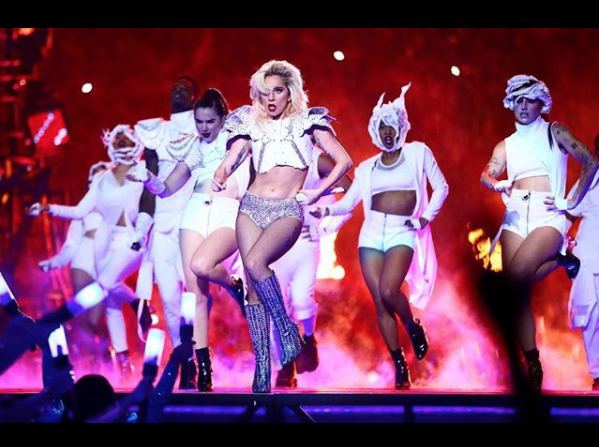 Леди Гага отменила концерт в Бразилии из-за серьёзной болезни