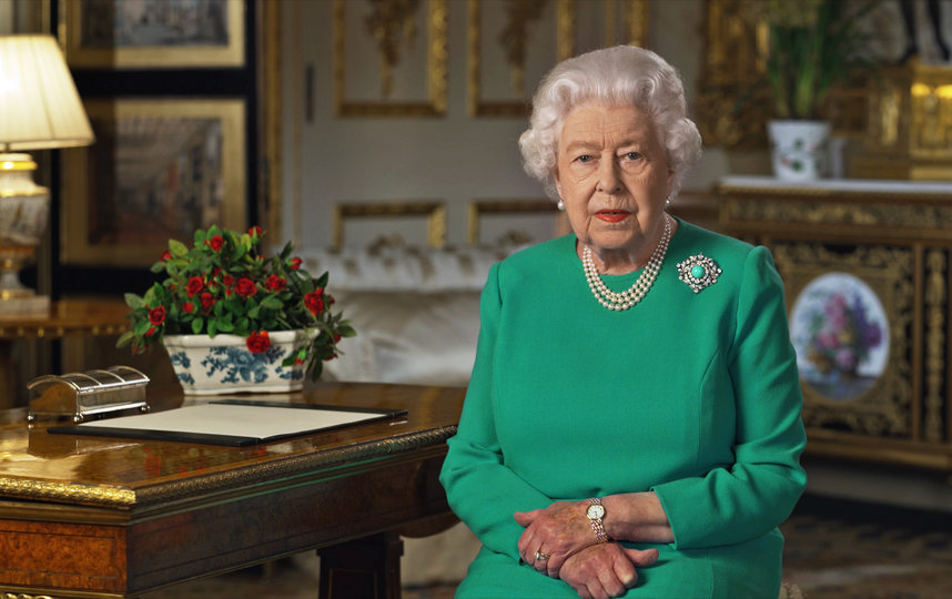 "Лучшие дни вернутся": королева Елизавета II обратилась к нации