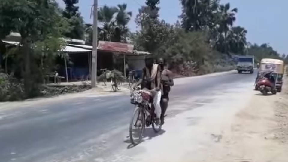 Путешествие отца и дочери длилось 7 дней. Фото https://www.youtube.com/watch?v=EU93pRIllYE, Скриншот Youtube