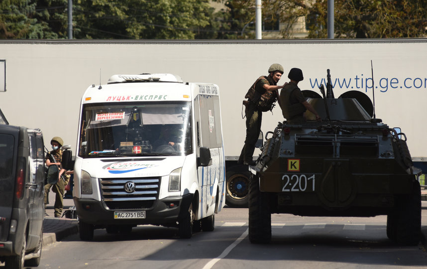 Служба безопасности Украины квалифицировала захват в заложники пассажиров автобуса в Луцке как террористический акт. Фото AFP