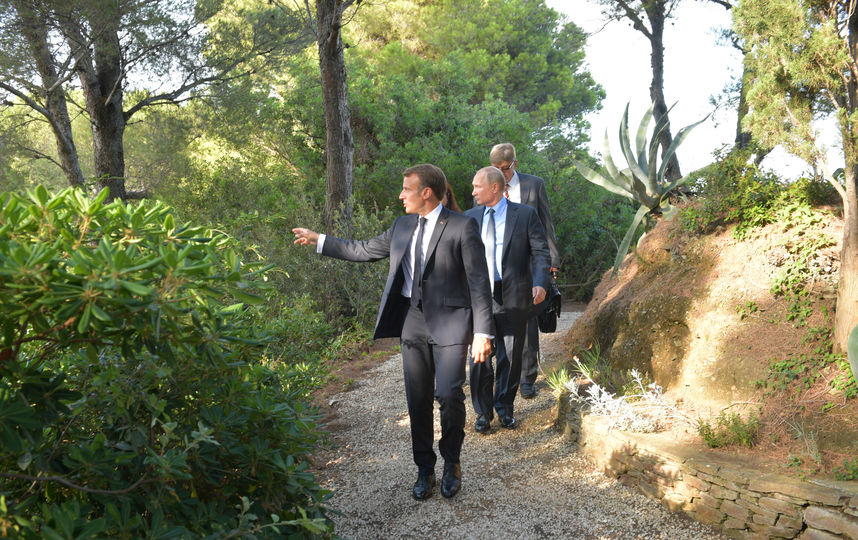 Владимир Путин и Эммануэль Макрон. Фото AFP