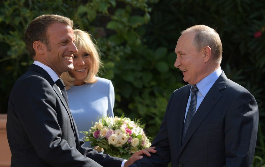 Владимир Путин, Эммануэль Макрон и Брижит Макрон. Фото AFP