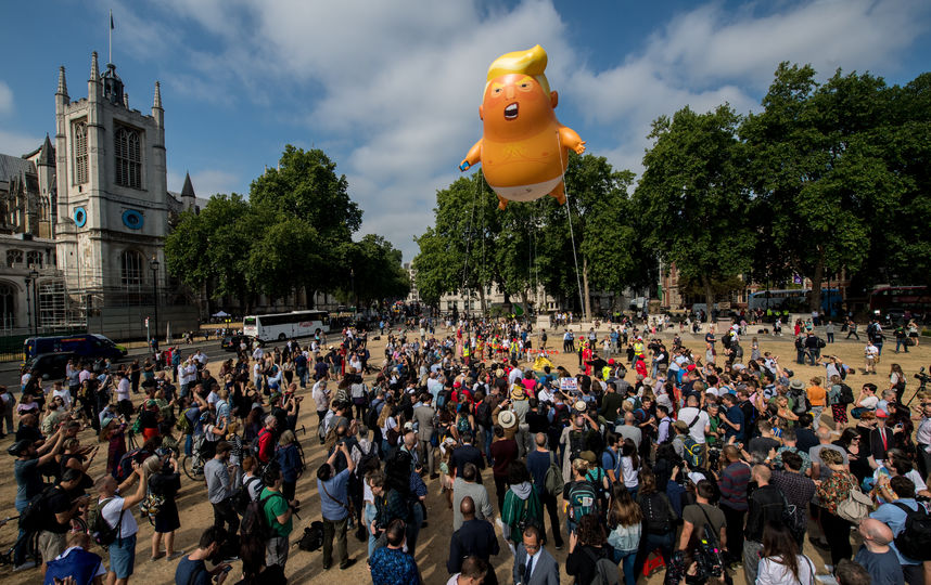 Воздушный шар "малыш Трамп" стал символом протестов. Фото Getty