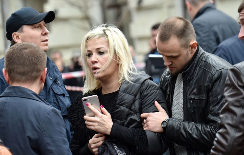 Мария Максакова на месте убийства Вороненкова. Фото AFP