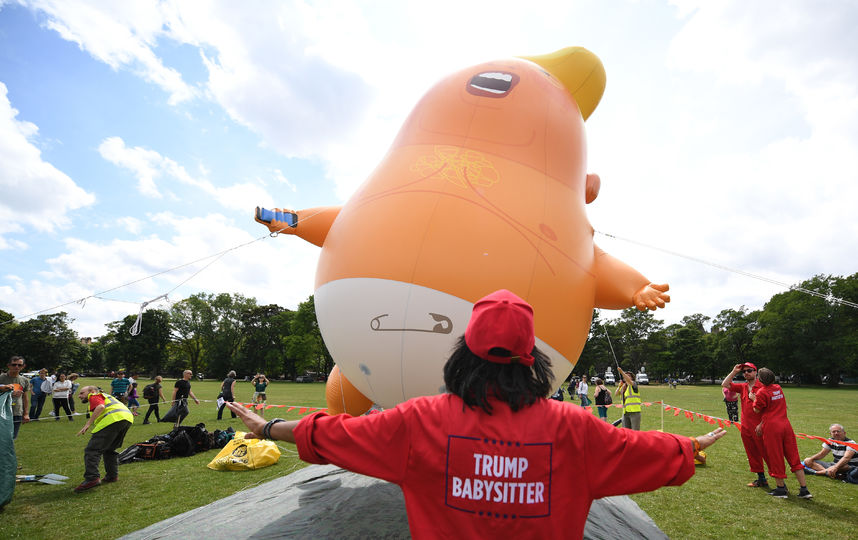 Воздушный шар "малыш Трамп" стал символом протестов. Фото Getty