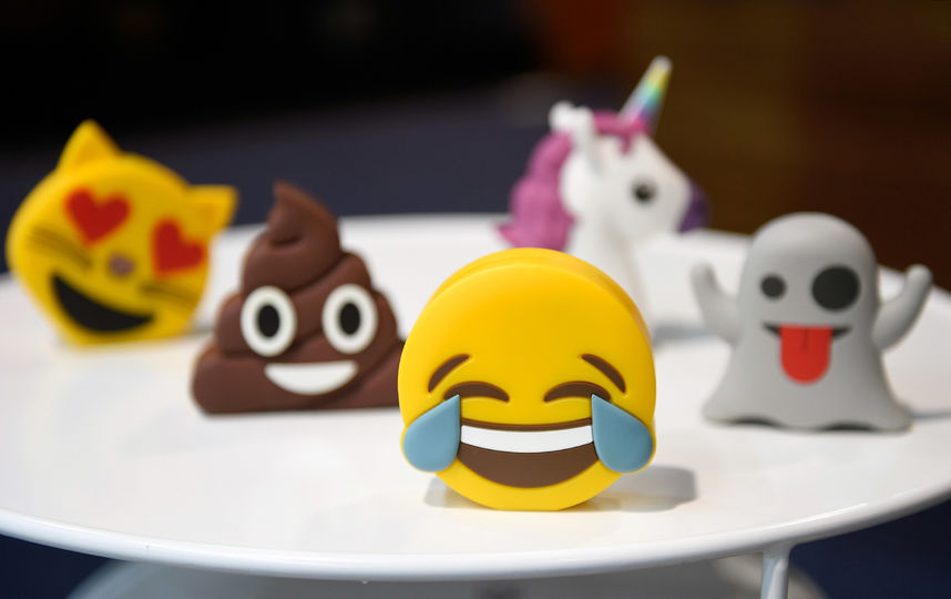 Игрушки, символизирующие смайлики. Фото Getty