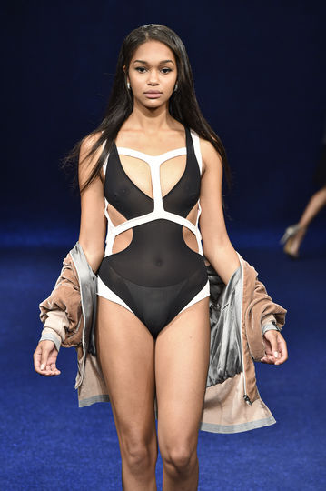 Выставка пляжной моды в Италии. Фото Getty