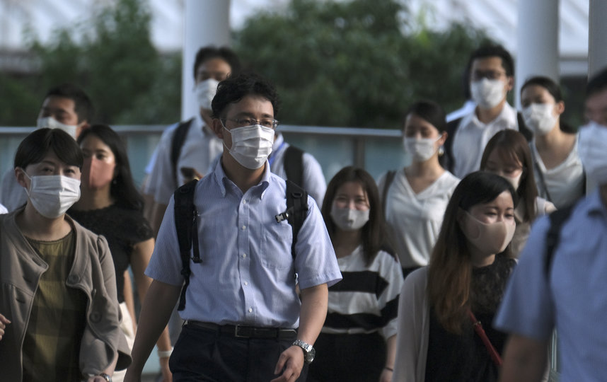 Жители Японии носили маски и до пандемии коронавируса. Фото AFP