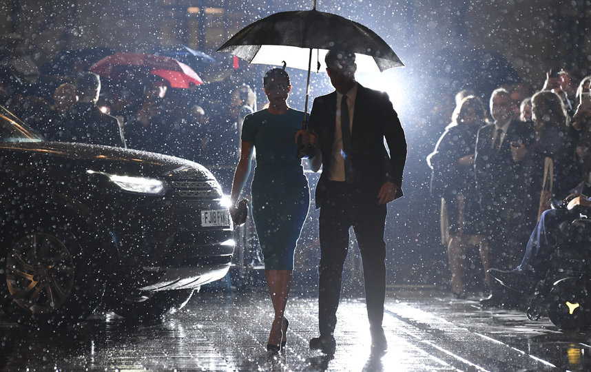 Вечер в столице Великобритании выдался дождливым. Фото AFP