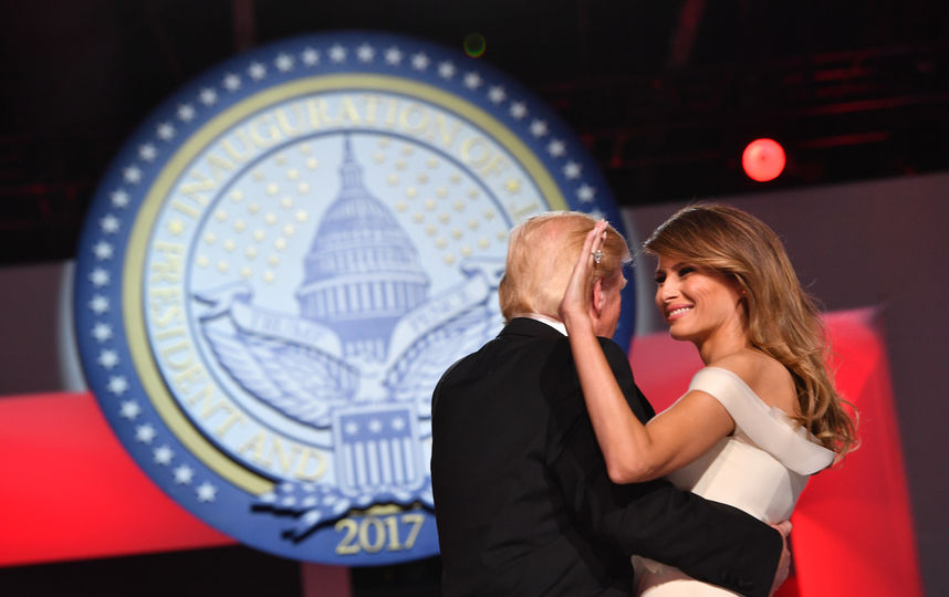 Мелания Трамп танцует с мужем. Фото Getty