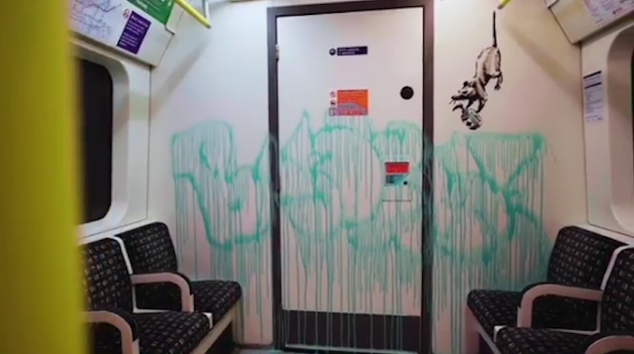 Художник заснял процесс на видео. Фото instagram.com/banksy/