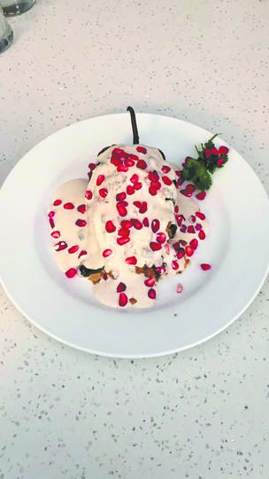 Мексиканский фаршированный перец в ореховом соусе. Фото "Metro"