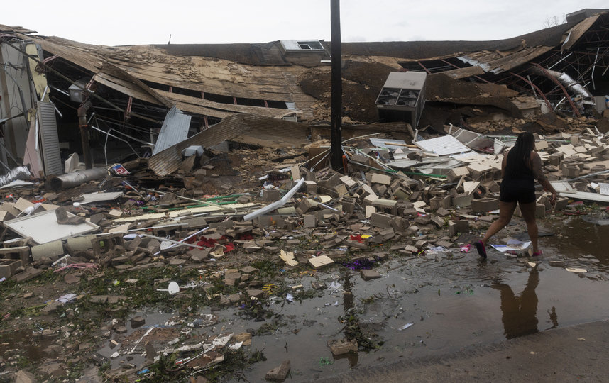 Лаура" является одним из самых сильных ураганов, когда-либо поражавших побережье Мексиканского залива США. Фото AFP