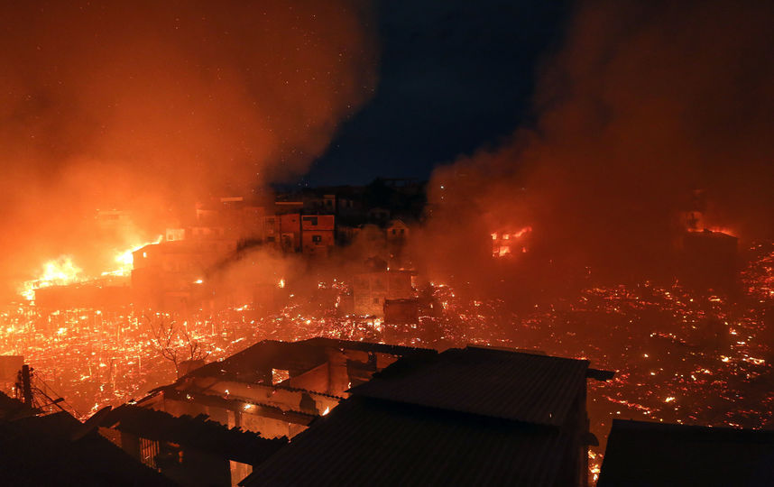 Около 600 домов уничтожено в результате пожара. Фото AFP