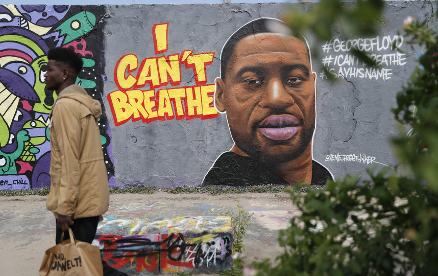 Портрет Джорджа Флойда на остатках Берлинской стены. Фото AFP