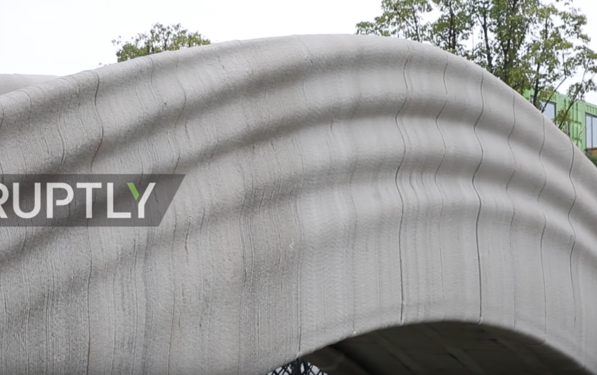 Мост в парке Шанхая. Фото Скриншот https://www.youtube.com/watch?v=shJkheT9Hb0, Скриншот Youtube