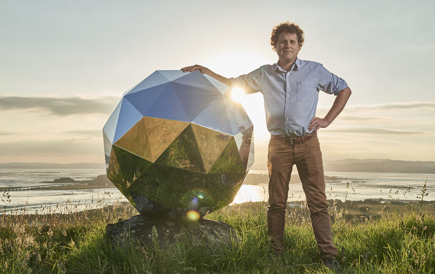 Питер Бек и "Звезда человечества". Фото thehumanitystar.com