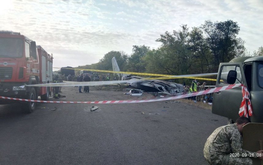 На месте крушения военного самолёта на Украине продолжаются поиски трёх человек