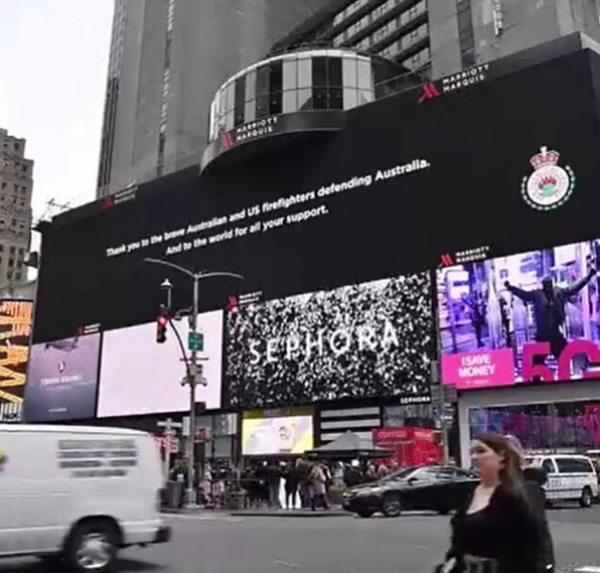 На Таймс-сквер повесили билборд с благодарностью австралийских спасателей