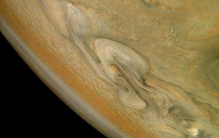 NASA опубликовало снимок бури на Юпитере