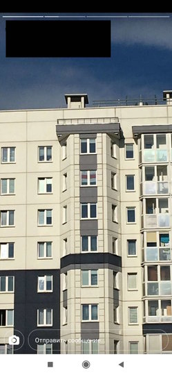 Яна рассказала, что прямо сейчас видит из окна вывешенные соседями исторические бело-красно-белые флаги и слышит с улицы песню группы "Кино" "Перемен", ставшую гимном протеста в Белоруссии. Фото предосталено героиней материала