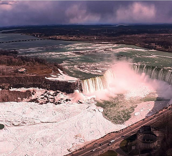 Ледяными видами восхищаются пользователи в Сети. Фото Скриншот instagram.com/zackdar/