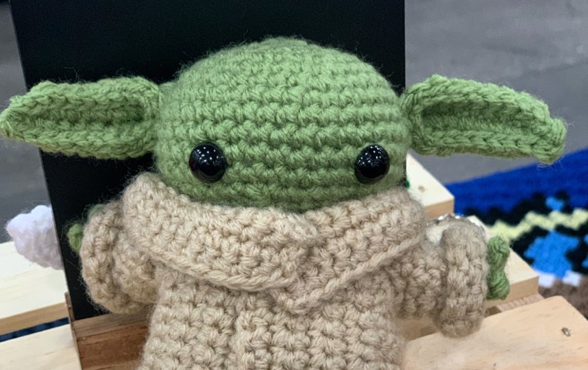 Нового персонажа "Звёздных войн" сделали из шерсти и пряжи. Фото reddit